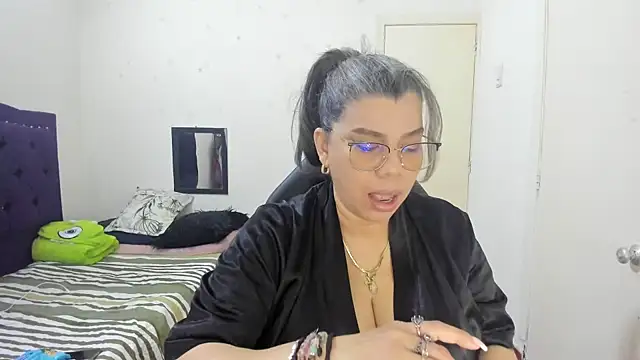 Snapshot of vikyadams chatting on December 2025 01:56:01 PM vikyadams online show from December 2025 01:56:01 PM