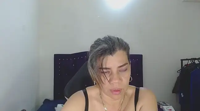Snapshot of vikyadams chatting on March 2025 04:36:02 AM vikyadams online show from March 2025 04:36:02 AM