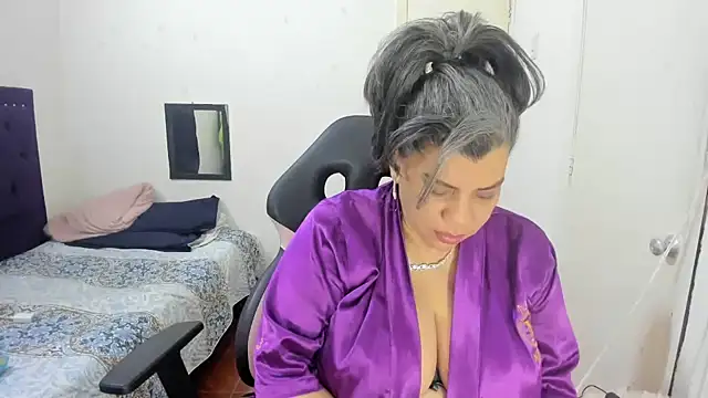 Snapshot of vikyadams chatting on October 2025 10:25:01 AM vikyadams online show from October 2025 10:25:01 AM