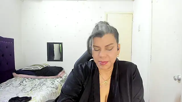 Snapshot of vikyadams chatting on November 2025 08:45:02 PM vikyadams online show from November 2025 08:45:02 PM