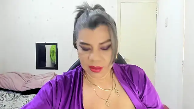 Snapshot of vikyadams chatting on November 2025 04:40:02 PM vikyadams online show from November 2025 04:40:02 PM