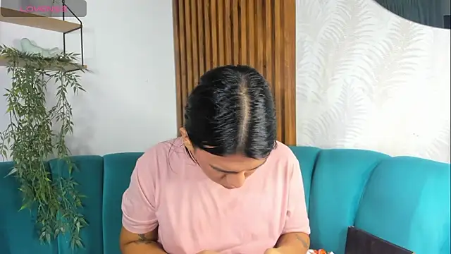 yossi peach cute online show from December 2025 10:11:02 PM