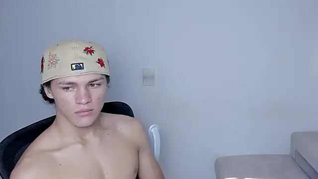 laurent nova online show from December 2025 06:03:01 PM