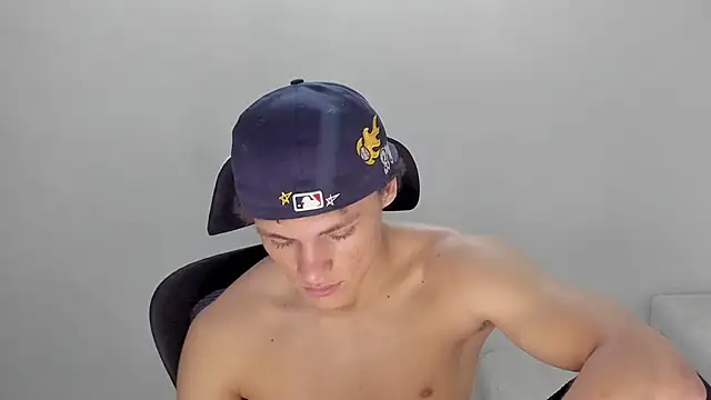 laurent nova online show from December 2025 09:43:01 PM