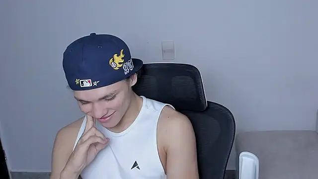 laurent nova online show from December 2025 08:08:02 PM