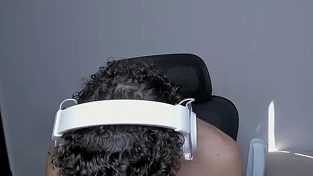 laurent nova online show from October 2025 06:08:01 PM