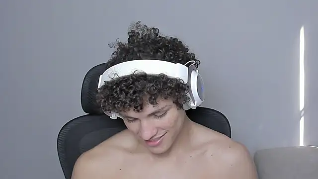 laurent nova online show from October 2025 06:29:02 PM