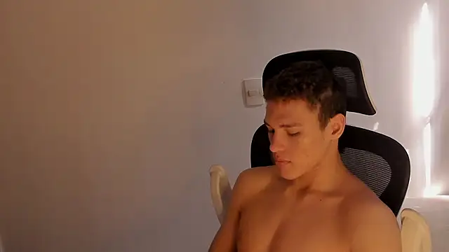 laurent nova online show from February 2026 07:12:01 PM