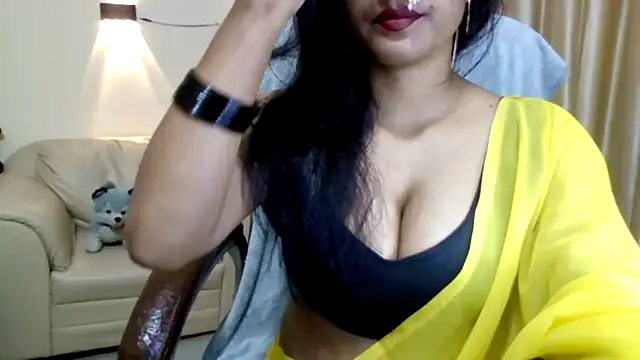 Queenhimanshi online show from April 2026 05:17:02 PM