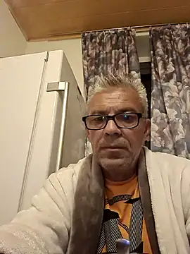 Picolo4111 online show from September 2025 02:29:02 AM
