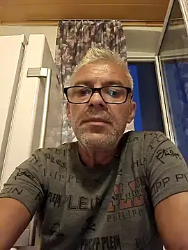 Picolo4111 online show from September 2025 05:45:02 PM
