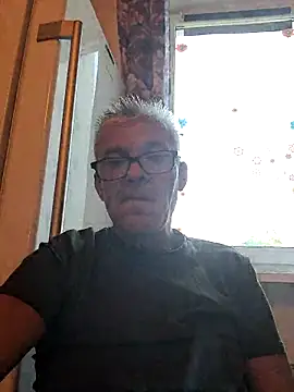 Picolo4111 online show from October 2025 03:26:02 PM