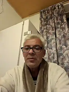 Picolo4111 online show from October 2025 05:36:02 PM
