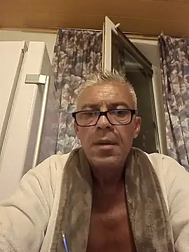 Picolo4111 online show from September 2025 03:07:02 AM