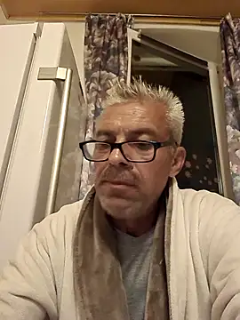 Picolo4111 online show from October 2025 05:47:02 PM