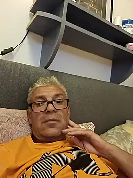 Picolo4111 online show from September 2025 06:25:02 PM