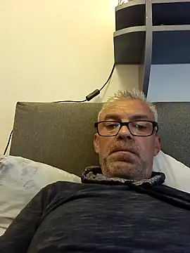 Picolo4111 online show from October 2025 03:35:01 PM