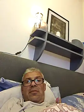 Picolo4111 online show from October 2025 04:26:02 PM