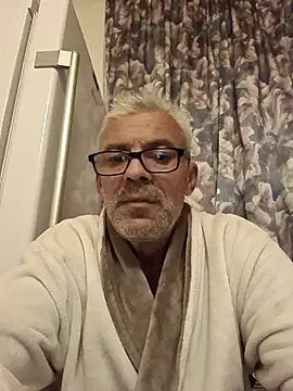Picolo4111 online show from October 2025 06:32:02 PM