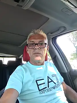 Picolo4111 online show from September 2025 06:23:01 PM