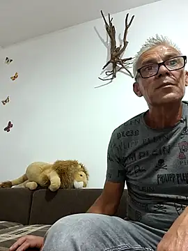 Picolo4111 online show from September 2025 07:19:02 PM