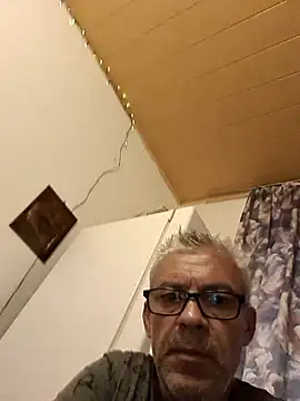 Picolo4111 online show from September 2025 04:41:01 AM
