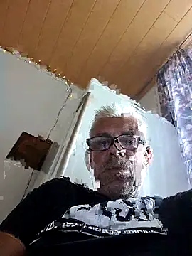 Picolo4111 online show from September 2025 04:21:02 PM