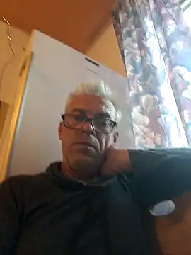 Picolo4111 online show from October 2025 01:23:01 PM
