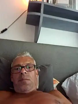 Picolo4111 online show from September 2025 03:33:01 PM
