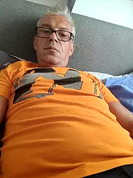 Picolo4111 online show from September 2025 06:19:01 AM