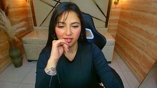 Dakotha v  online show from November 2025 03:17:02 AM