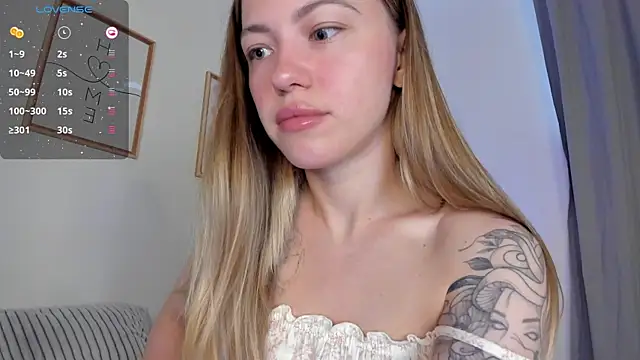 Snapshot of damn_cutie chatting on July 2026 02:49:02 PM damn cutie online show from July 2026 02:49:02 PM