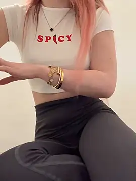 Snapshot of Holly-Glamour chatting on November 2025 03:06:02 PM Holly-Glamour online show from November 2025 03:06:02 PM