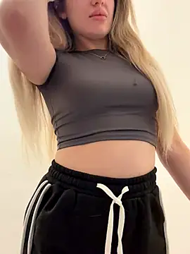 Snapshot of Holly-Glamour chatting on September 2025 05:06:02 AM Holly-Glamour online show from September 2025 05:06:02 AM