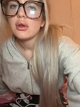 Holly-Glamour online show from February 2026 04:15:01 PM