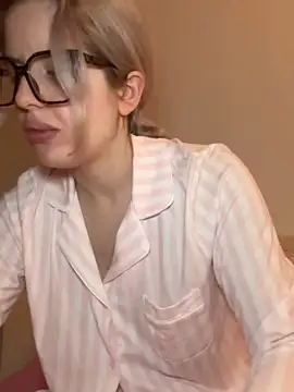 Holly-Glamour online show from February 2026 03:23:02 AM