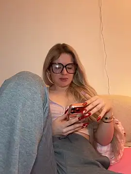 Holly-Glamour online show from February 2026 09:29:02 AM