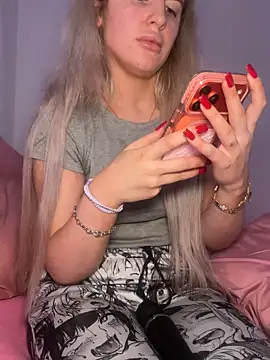 Holly-Glamour online show from December 2025 01:28:01 AM