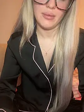 Holly-Glamour online show from February 2026 01:27:01 AM