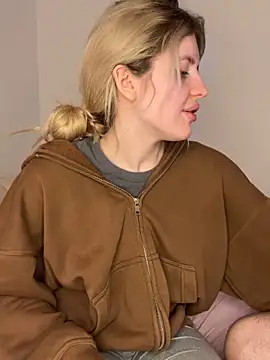 Holly-Glamour online show from April 2026 01:53:02 AM