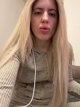 Holly-Glamour online show from April 2026 11:00:02 PM