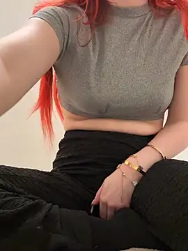 Snapshot of Holly-Glamour chatting on October 2025 12:41:02 AM Holly-Glamour online show from October 2025 12:41:02 AM