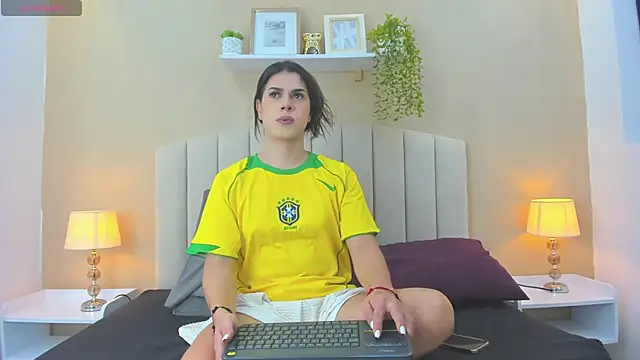 Snapshot of Luciana_Ortiz1 chatting on May 2026 06:03:02 PM Luciana Ortiz1 online show from May 2026 06:03:02 PM