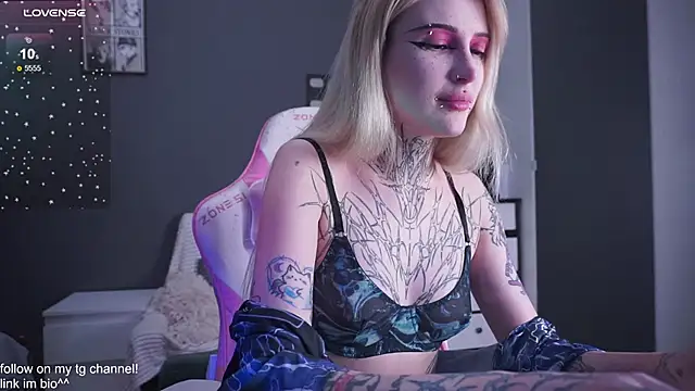 fraulein mooon online show from November 2025 02:55:02 AM