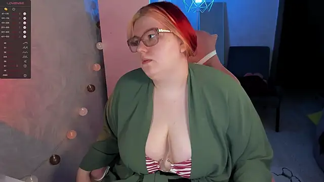 Snapshot of Melissa_Purr chatting on May 2026 05:49:02 PM Melissa Purr online show from May 2026 05:49:02 PM