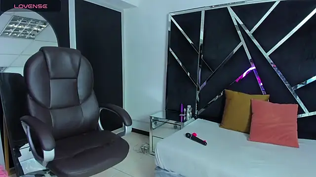 Ivanna18 x online show from September 2025 03:29:01 AM