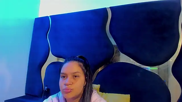 Ivanna18 x online show from October 2025 03:38:01 AM