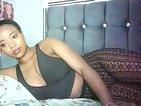 Cryaluna online show from May 2026 07:40:01 AM