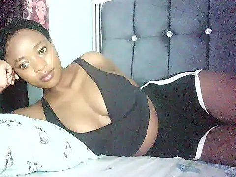 Cryaluna online show from May 2026 04:50:01 AM