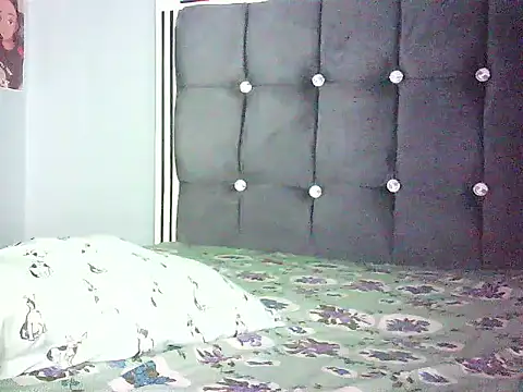 Cryaluna online show from May 2026 06:32:01 AM